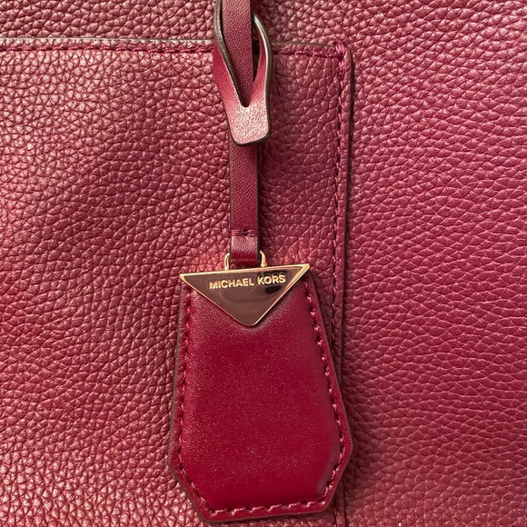 MICHAEL Michael Kors Meredith East West Bonded Leather Tote Bag in Oxblood red - Picture 4 of 16